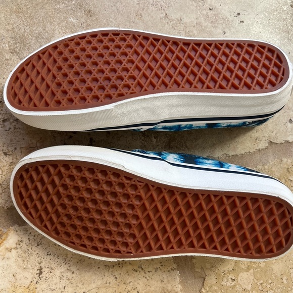 Classic VANS Slip-On Loafer Sneaker Unisex (Men 7 | Women 8.5) Tie-Dyed Like NEW - Picture 4 of 5